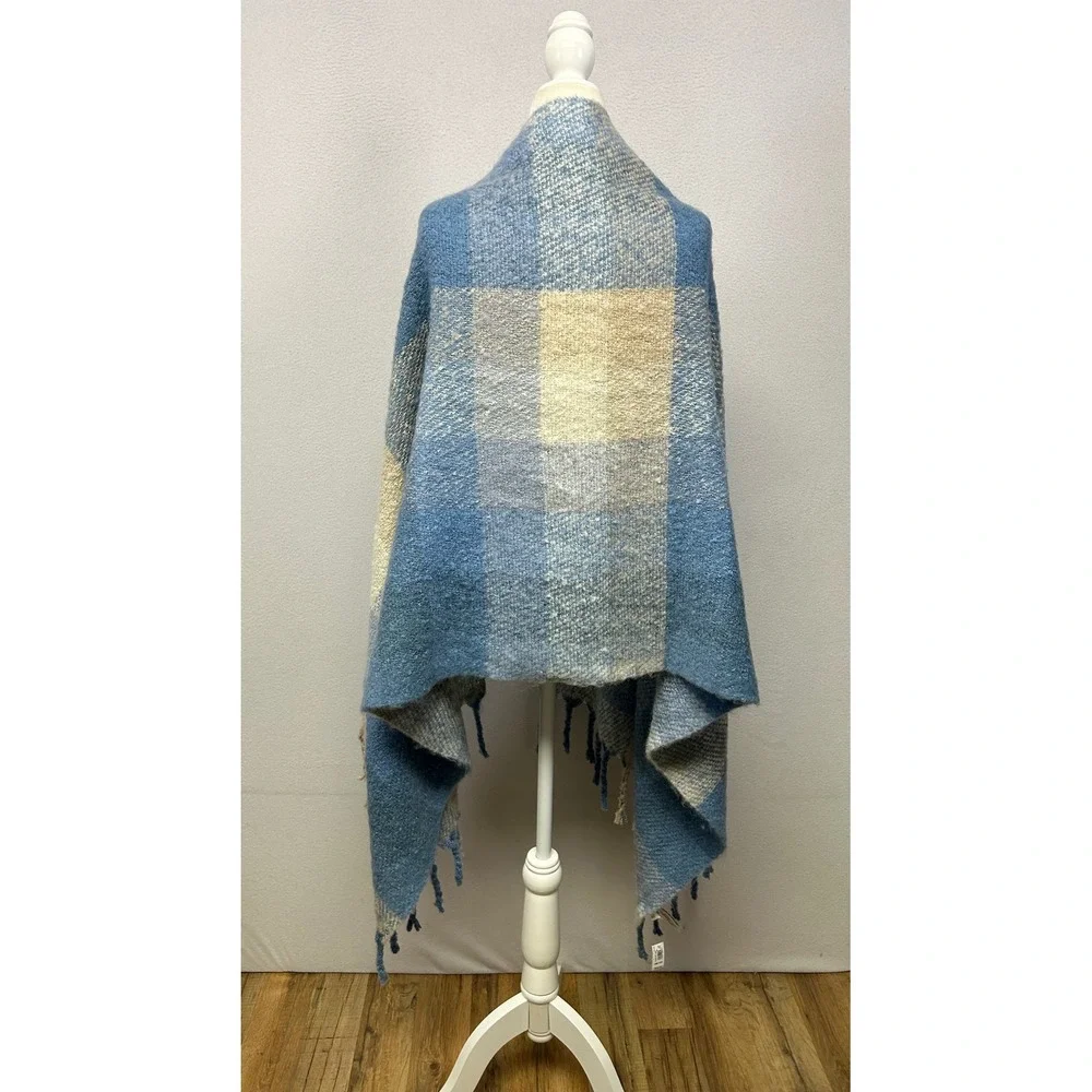 Cozy Soft Winter GAP Women One Size Blue Cream Plaid Oversized Blanket Scarf